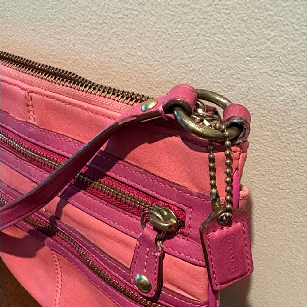Coach Vintage RARE Crossbody bag  leather coral/hot pink /2 front zipper pockets - Picture 4 of 13